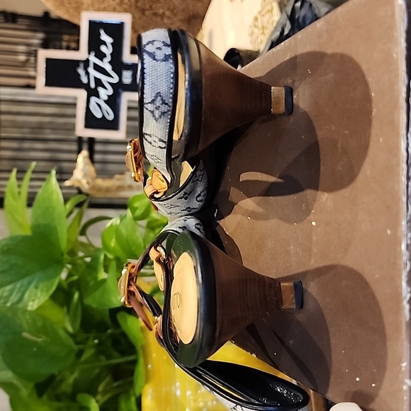 Louis Vuitton sandals - Picture 4 of 6